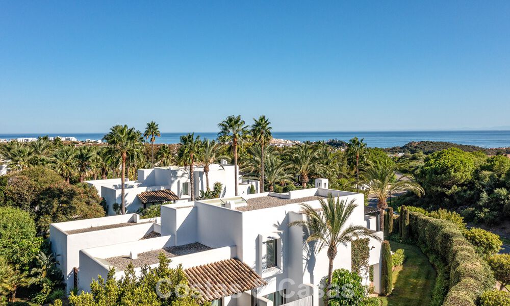 Villa modernista, lista para entrar a vivir, en venta, rodeada de campos de golf de primera categoría en la Costa del Sol 788321