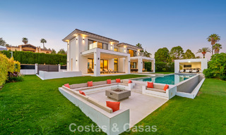 Villa exclusiva con vistas al mar en venta en una urbanización privada en La Quinta, Marbella - Benahavís 788534 