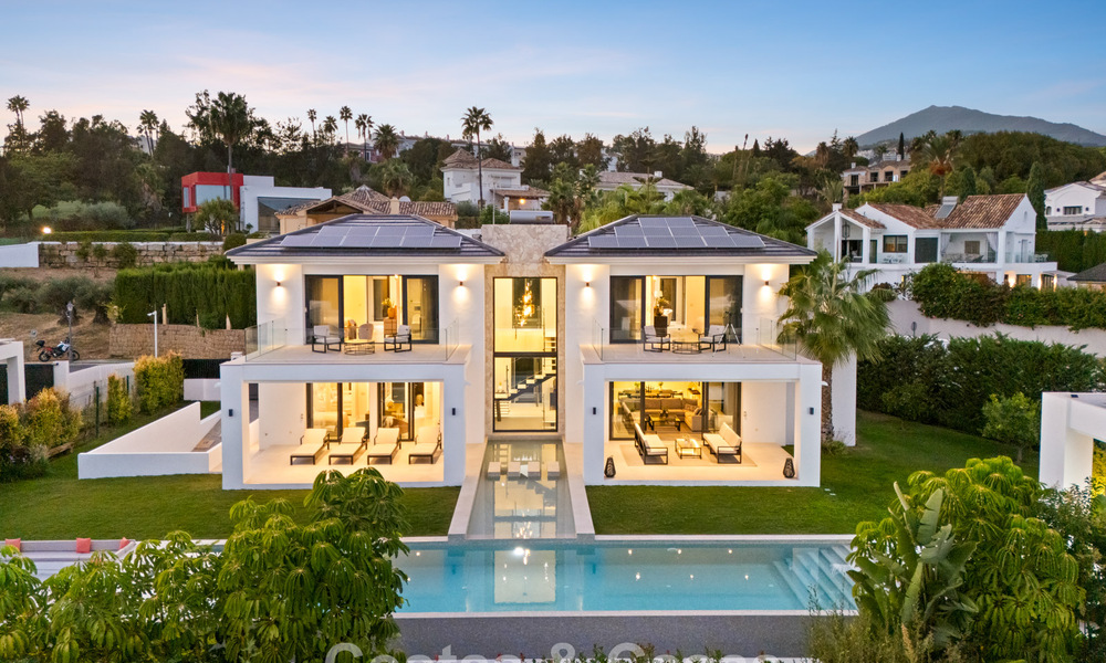 Villa exclusiva con vistas al mar en venta en una urbanización privada en La Quinta, Marbella - Benahavís 788538