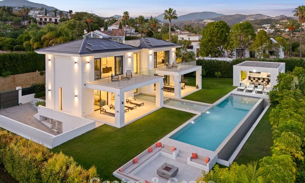 Villa exclusiva con vistas al mar en venta en una urbanización privada en La Quinta, Marbella - Benahavís 788539