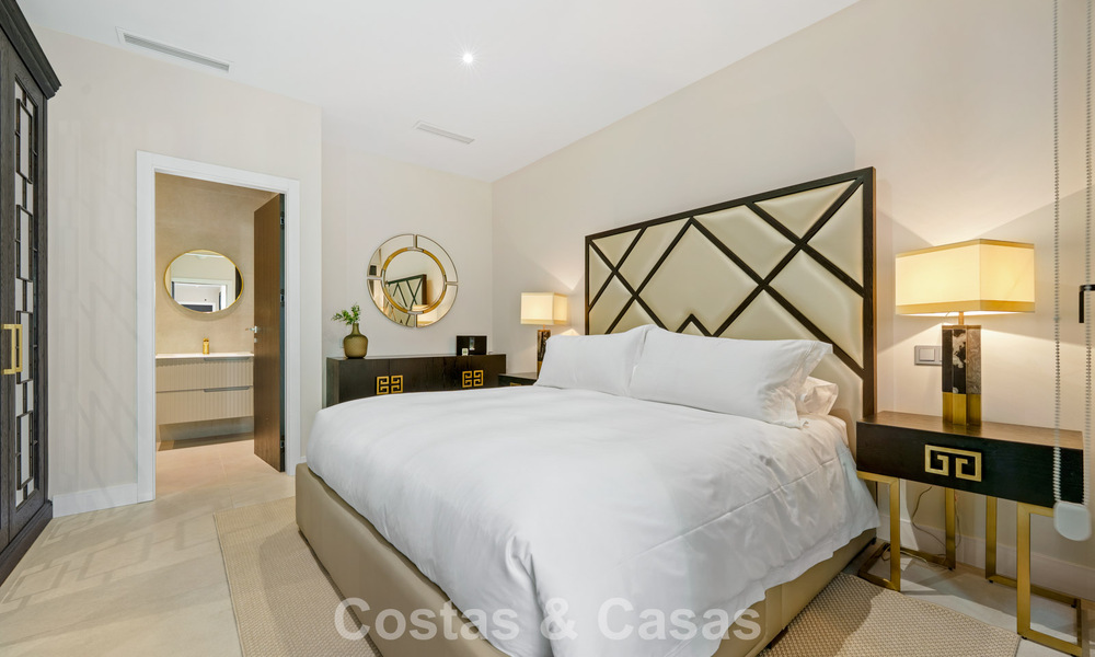 Villa exclusiva con vistas al mar en venta en una urbanización privada en La Quinta, Marbella - Benahavís 788540