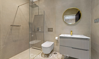 Villa exclusiva con vistas al mar en venta en una urbanización privada en La Quinta, Marbella - Benahavís 788542 