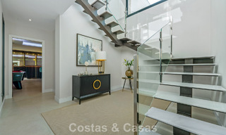 Villa exclusiva con vistas al mar en venta en una urbanización privada en La Quinta, Marbella - Benahavís 788544 