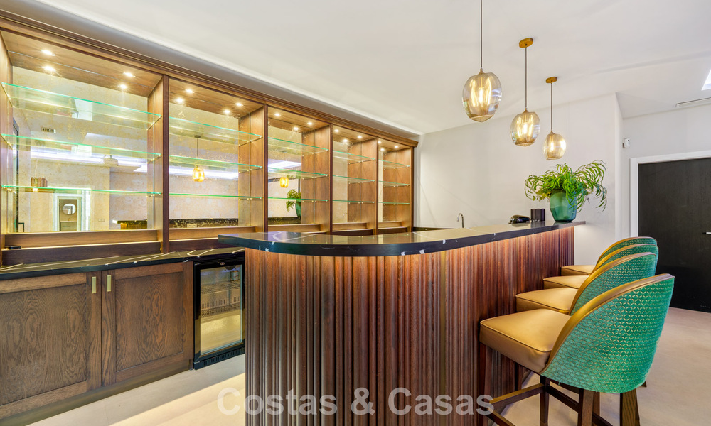 Villa exclusiva con vistas al mar en venta en una urbanización privada en La Quinta, Marbella - Benahavís 788547