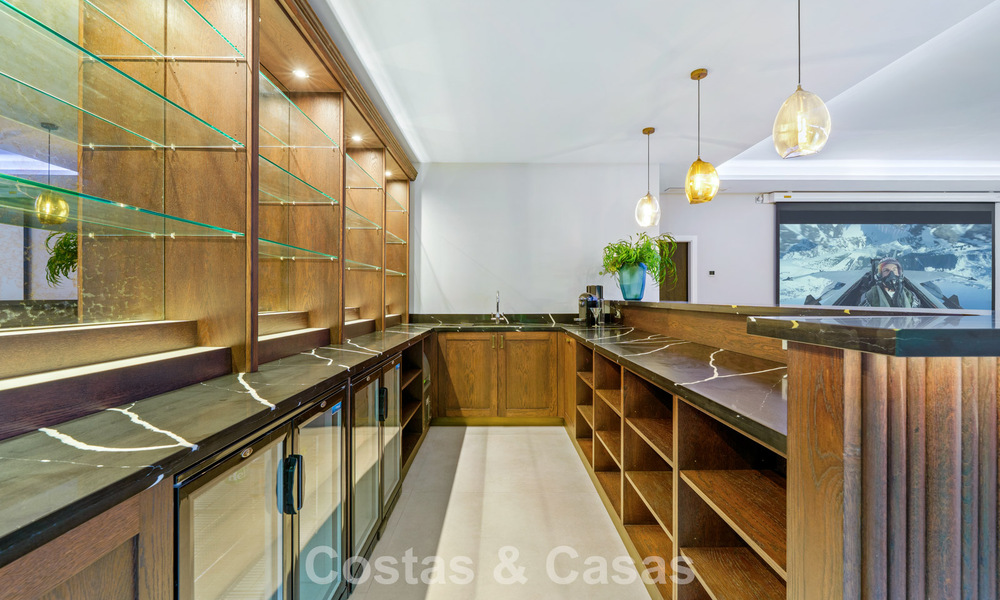 Villa exclusiva con vistas al mar en venta en una urbanización privada en La Quinta, Marbella - Benahavís 788548