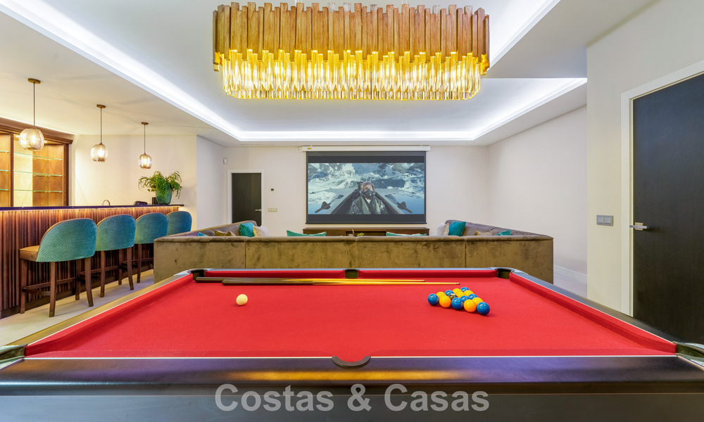 Villa exclusiva con vistas al mar en venta en una urbanización privada en La Quinta, Marbella - Benahavís 788549