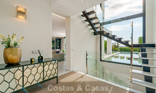 Villa exclusiva con vistas al mar en venta en una urbanización privada en La Quinta, Marbella - Benahavís 788551 