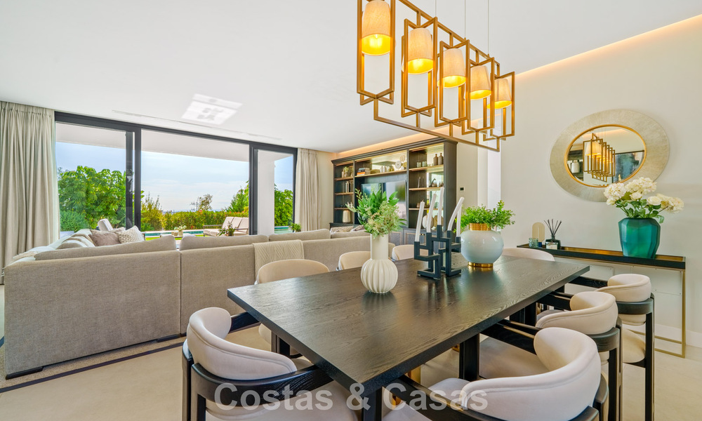 Villa exclusiva con vistas al mar en venta en una urbanización privada en La Quinta, Marbella - Benahavís 788557