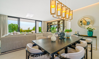 Villa exclusiva con vistas al mar en venta en una urbanización privada en La Quinta, Marbella - Benahavís 788557 