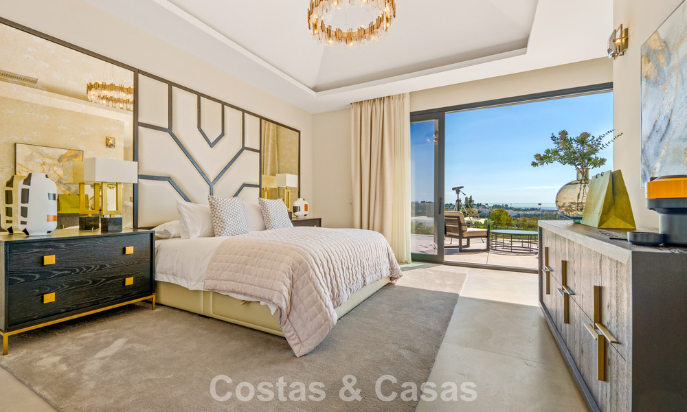 Villa exclusiva con vistas al mar en venta en una urbanización privada en La Quinta, Marbella - Benahavís 788573