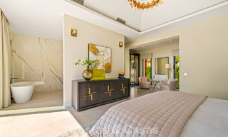 Villa exclusiva con vistas al mar en venta en una urbanización privada en La Quinta, Marbella - Benahavís 788575 