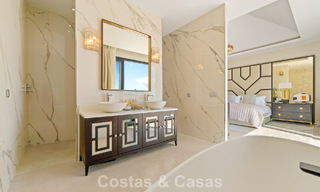 Villa exclusiva con vistas al mar en venta en una urbanización privada en La Quinta, Marbella - Benahavís 788577 