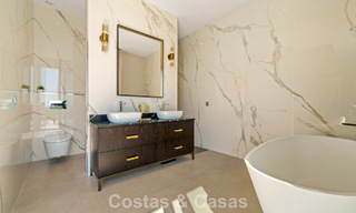 Villa exclusiva con vistas al mar en venta en una urbanización privada en La Quinta, Marbella - Benahavís 788580 