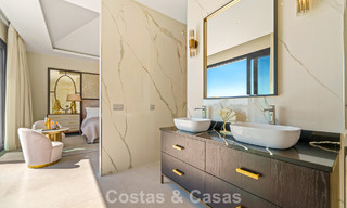 Villa exclusiva con vistas al mar en venta en una urbanización privada en La Quinta, Marbella - Benahavís 788581 