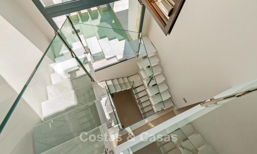 Villa exclusiva con vistas al mar en venta en una urbanización privada en La Quinta, Marbella - Benahavís 788583