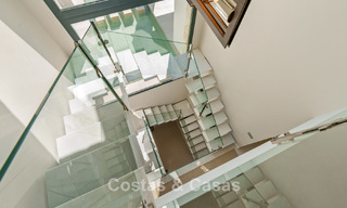 Villa exclusiva con vistas al mar en venta en una urbanización privada en La Quinta, Marbella - Benahavís 788583 