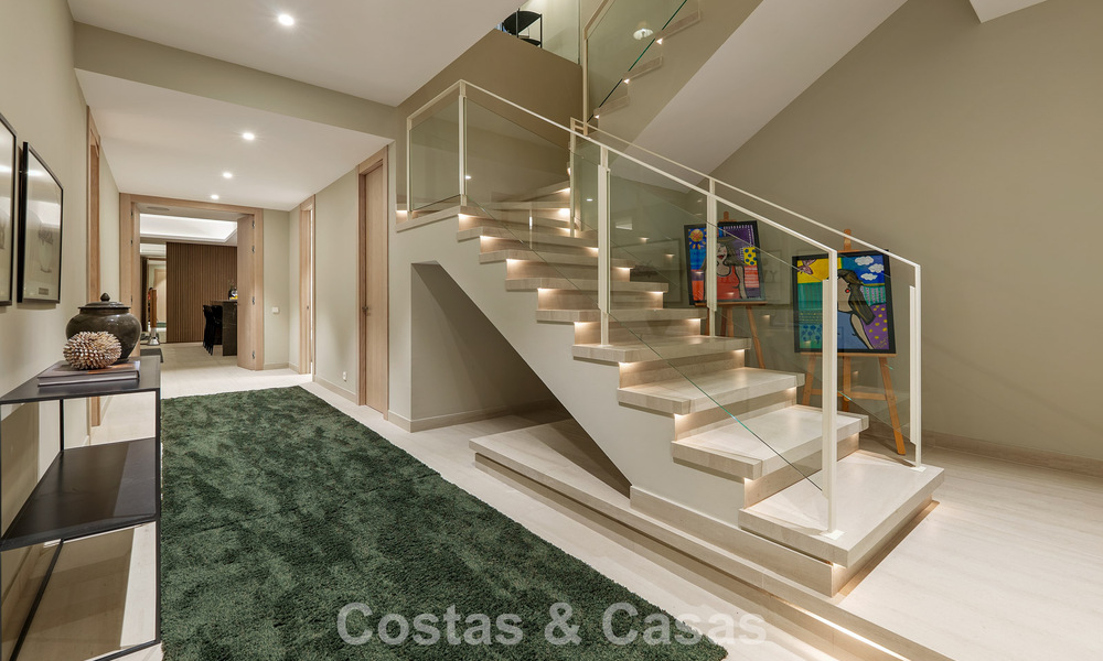 Casa con vistas panorámicas al mar en venta en un prestigioso complejo residencial cerrado en Nueva Andalucía, Marbella 788594