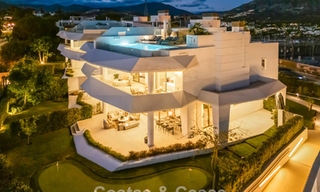 Casa con vistas panorámicas al mar en venta en un prestigioso complejo residencial cerrado en Nueva Andalucía, Marbella 788602 