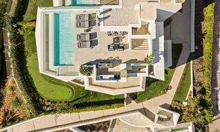 Casa con vistas panorámicas al mar en venta en un prestigioso complejo residencial cerrado en Nueva Andalucía, Marbella 788603 