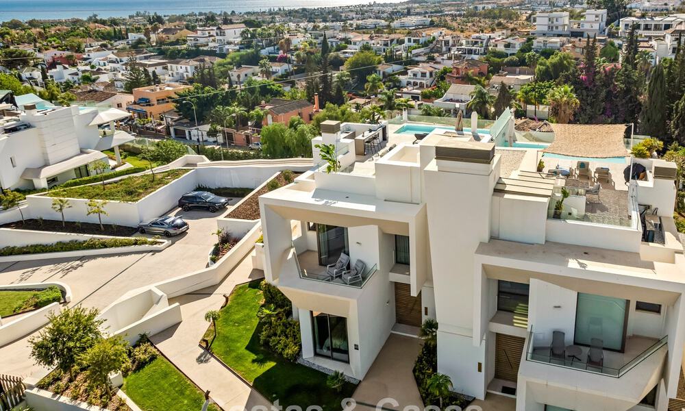 Casa con vistas panorámicas al mar en venta en un prestigioso complejo residencial cerrado en Nueva Andalucía, Marbella 788605