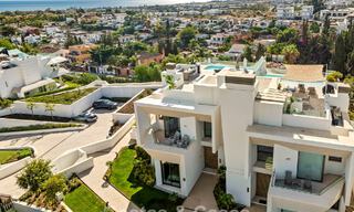 Casa con vistas panorámicas al mar en venta en un prestigioso complejo residencial cerrado en Nueva Andalucía, Marbella 788605 