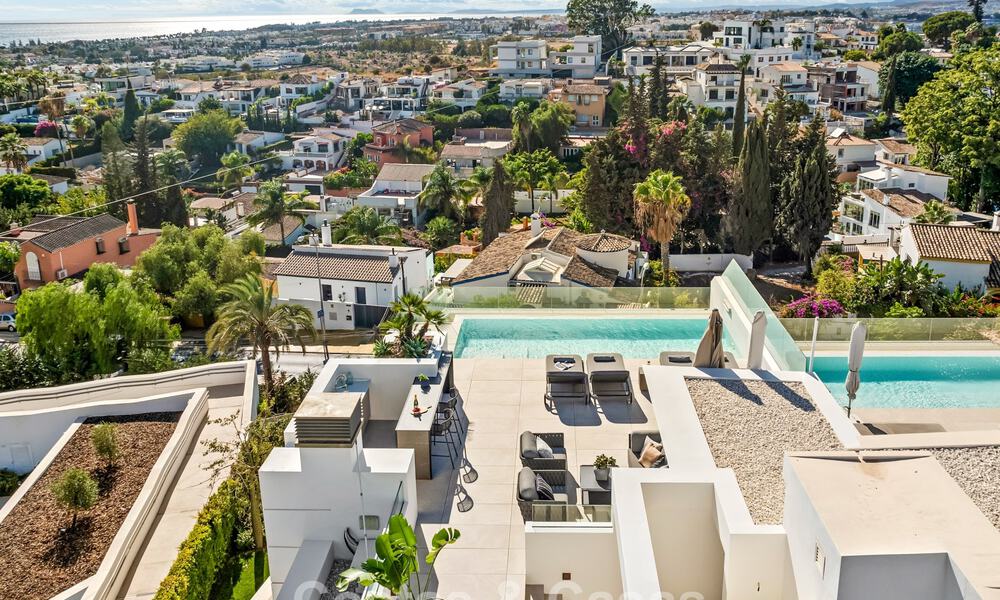 Casa con vistas panorámicas al mar en venta en un prestigioso complejo residencial cerrado en Nueva Andalucía, Marbella 788606