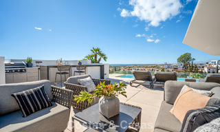 Casa con vistas panorámicas al mar en venta en un prestigioso complejo residencial cerrado en Nueva Andalucía, Marbella 788607 