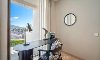 Casa con vistas panorámicas al mar en venta en un prestigioso complejo residencial cerrado en Nueva Andalucía, Marbella 788611 