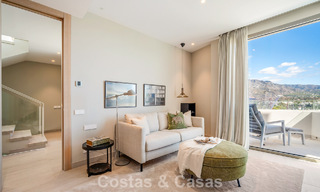 Casa con vistas panorámicas al mar en venta en un prestigioso complejo residencial cerrado en Nueva Andalucía, Marbella 788612 