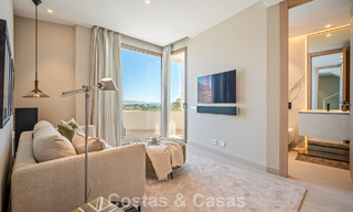 Casa con vistas panorámicas al mar en venta en un prestigioso complejo residencial cerrado en Nueva Andalucía, Marbella 788613 