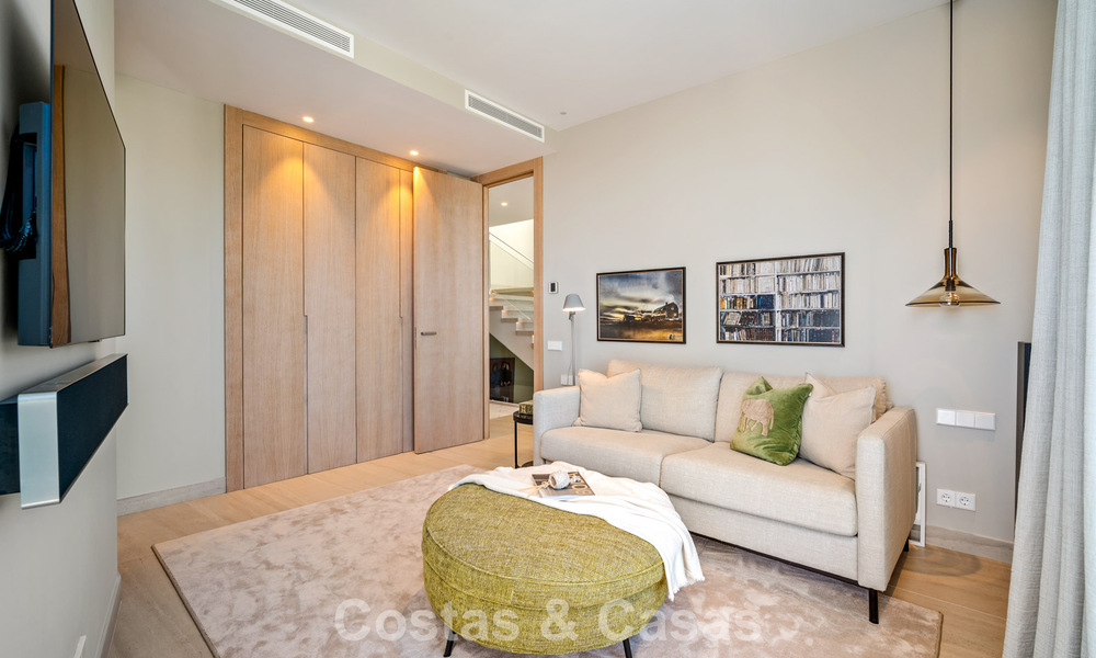 Casa con vistas panorámicas al mar en venta en un prestigioso complejo residencial cerrado en Nueva Andalucía, Marbella 788615