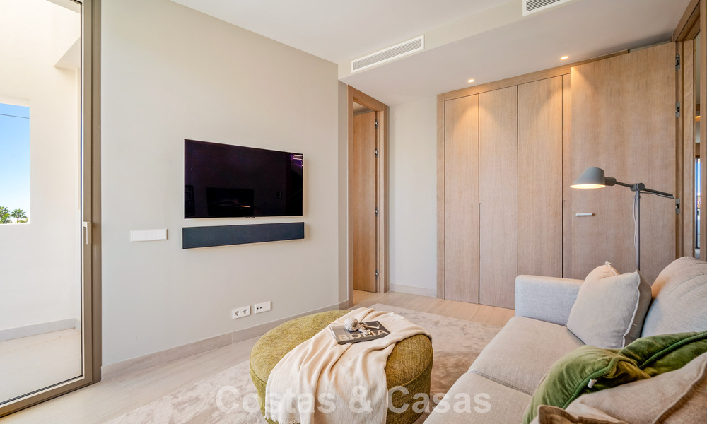 Casa con vistas panorámicas al mar en venta en un prestigioso complejo residencial cerrado en Nueva Andalucía, Marbella 788616