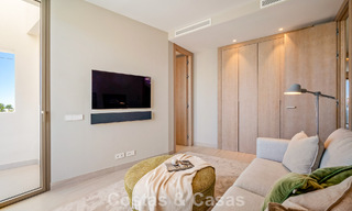 Casa con vistas panorámicas al mar en venta en un prestigioso complejo residencial cerrado en Nueva Andalucía, Marbella 788616 