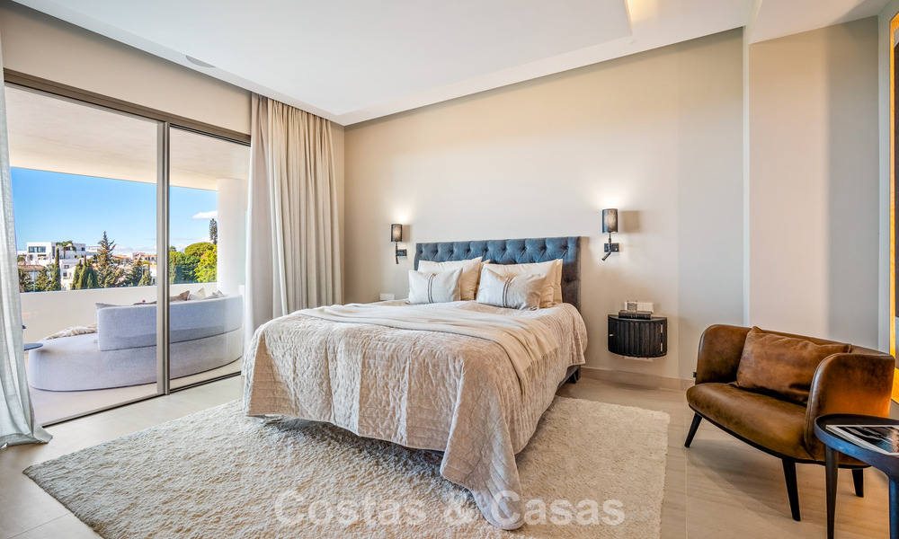Casa con vistas panorámicas al mar en venta en un prestigioso complejo residencial cerrado en Nueva Andalucía, Marbella 788617