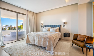 Casa con vistas panorámicas al mar en venta en un prestigioso complejo residencial cerrado en Nueva Andalucía, Marbella 788617 