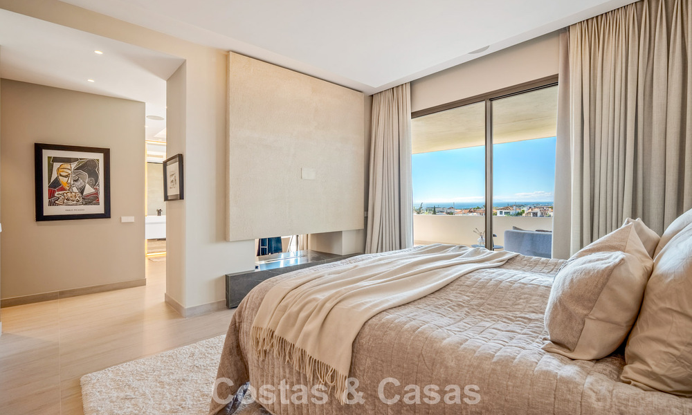 Casa con vistas panorámicas al mar en venta en un prestigioso complejo residencial cerrado en Nueva Andalucía, Marbella 788618