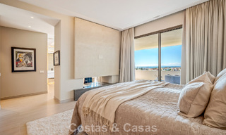 Casa con vistas panorámicas al mar en venta en un prestigioso complejo residencial cerrado en Nueva Andalucía, Marbella 788618 