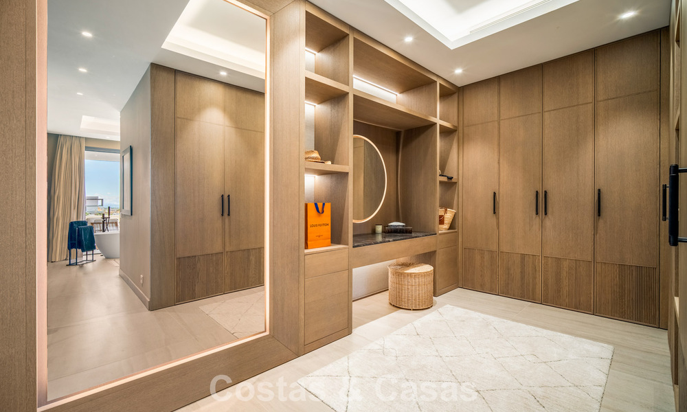 Casa con vistas panorámicas al mar en venta en un prestigioso complejo residencial cerrado en Nueva Andalucía, Marbella 788623