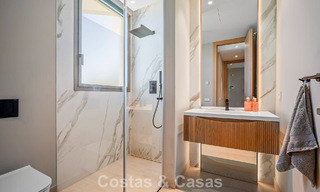 Casa con vistas panorámicas al mar en venta en un prestigioso complejo residencial cerrado en Nueva Andalucía, Marbella 788626 