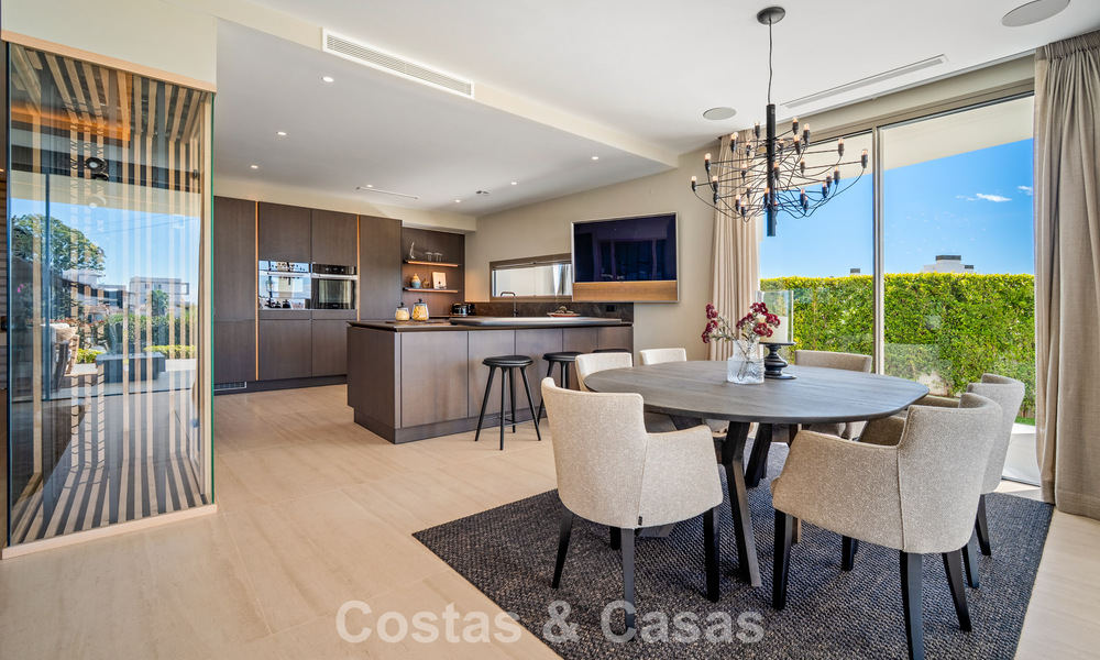 Casa con vistas panorámicas al mar en venta en un prestigioso complejo residencial cerrado en Nueva Andalucía, Marbella 788630