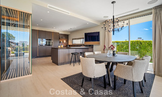 Casa con vistas panorámicas al mar en venta en un prestigioso complejo residencial cerrado en Nueva Andalucía, Marbella 788630 