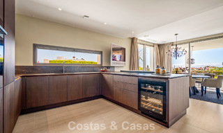 Casa con vistas panorámicas al mar en venta en un prestigioso complejo residencial cerrado en Nueva Andalucía, Marbella 788633 