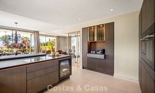 Casa con vistas panorámicas al mar en venta en un prestigioso complejo residencial cerrado en Nueva Andalucía, Marbella 788634 