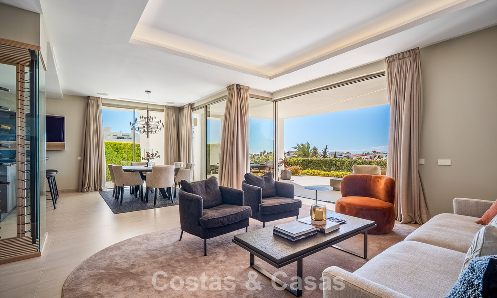 Casa con vistas panorámicas al mar en venta en un prestigioso complejo residencial cerrado en Nueva Andalucía, Marbella 788635
