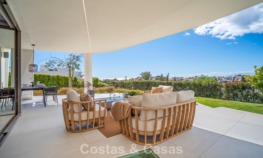 Casa con vistas panorámicas al mar en venta en un prestigioso complejo residencial cerrado en Nueva Andalucía, Marbella 788640