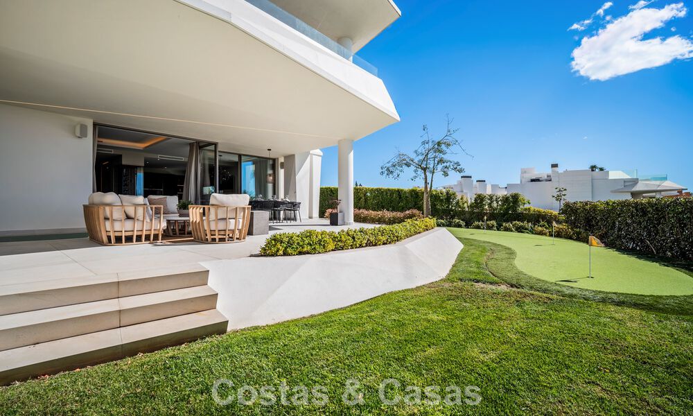 Casa con vistas panorámicas al mar en venta en un prestigioso complejo residencial cerrado en Nueva Andalucía, Marbella 788641