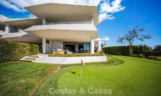 Casa con vistas panorámicas al mar en venta en un prestigioso complejo residencial cerrado en Nueva Andalucía, Marbella 788643 