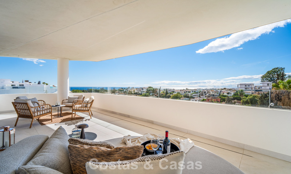 Casa con vistas panorámicas al mar en venta en un prestigioso complejo residencial cerrado en Nueva Andalucía, Marbella 788647