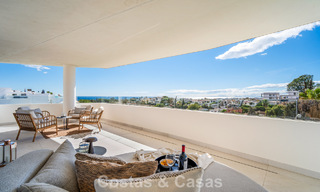Casa con vistas panorámicas al mar en venta en un prestigioso complejo residencial cerrado en Nueva Andalucía, Marbella 788647 