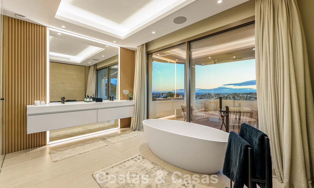 Casa con vistas panorámicas al mar en venta en un prestigioso complejo residencial cerrado en Nueva Andalucía, Marbella 788649
